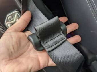 Το κρυφό κουμπί στο αυτοκίνητο που λειτουργεί ως έκτακτη ανάγκη και σώζει ζωές