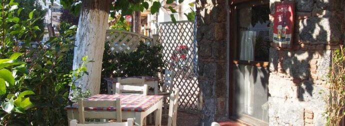 Βρήκαμε το πιο φθηνό ταβερνάκι της Ελλάδας. Κατάλογος με τιμές στα 1,80€ και τα 2€