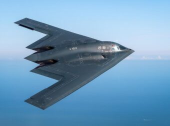 Λάρισα: Εμφανίστηκε στον ουρανό το «μεγαθήριο» αμερικανικό βομβαρδιστικό (video)