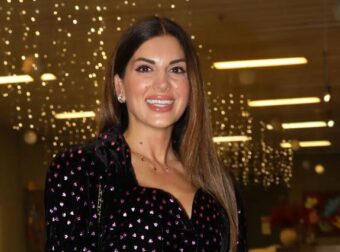 Η μια πιο όμορφη από την άλλη: Η Σταματίνα Τσιμτσιλή βγήκε με την αδερφή της και τράβηξε τα βλέμματα