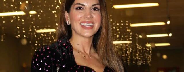 Η μια πιο όμορφη από την άλλη: Η Σταματίνα Τσιμτσιλή βγήκε με την αδερφή της και τράβηξε τα βλέμματα