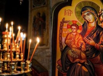 Ανατριχίλα: Έψαλαν τον Ακάθιστο Ύμνο στην Παναγία των Βλαχερνών στην Κωνσταντινούπολη – Δείτε βίντεο