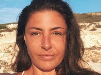 Δύσκολες ώρες για την Έλενα Παπαρίζου: Mεταφέρθηκε εσπευσμένα σε ιδιωτικό θεραπευτήριο – Ποια η κατάστασή της