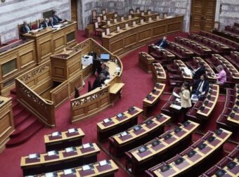 Ραγδαίες πολιτικές εξελίξεις σoκ: Παραιτείται αρχηγός κόμματος