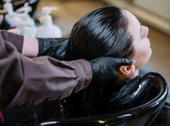 Προσοχή: Πηγαίνεις Κομμωτήριο; Κίνδυνος να πάθεις σοβαρό εγκεφαλικό επεισόδιο