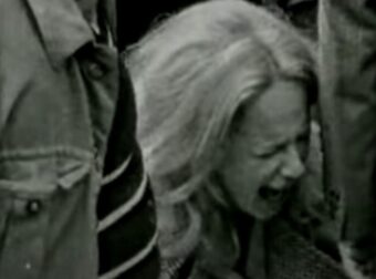 Δεν είναι από την κηδεία της Καρέζη η φώτο: Ο σπαραγμός της Αλίκης για έναν άντρα, ο θάνατος που την διέλυσε & η κηδεία που… κατέρρευσε