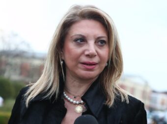 Δίκη Τεμπών: Χαμός με Μαρία Καρυστιανού μπροστά στις κάμερες