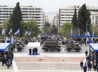25η Μαρτίου: Ποιοι δρόμοι είναι κλειστοί σε Αθήνα και Θεσσαλονίκη – Πώς θα κινηθούν Μετρό και Τραμ
