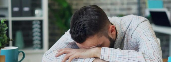 Γιατί νιώθεις συνεχώς κουρασμένος; Η «κρυφή» αιτία πίσω από την κόπωση που μπορεί να αποδειχθεί μοιραία