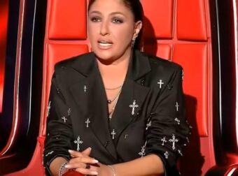 Έλενα Παπαρίζου: Η 1η εμφάνιση μετά την περιπέτεια υγείας της – Με περούκα η τραγουδίστρια και αγνώριστη στο τραγούδι της