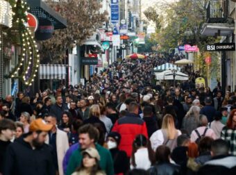 Πάσχα 2026: Πότε ξεκινά το εορταστικό ωράριο – Ποια Κυριακή ανοίγουν τα μαγαζιά