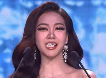 Σάλος στα καλλιστεία Μις Ταϊλάνδη 2026: Έπεσαν τα ψεύτικα δόντια υποψήφιας ενώ βρισκόταν στη σκηνή