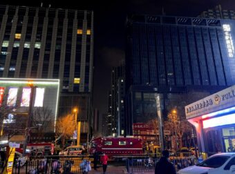 ΕΚΤΑΚΤΟ: Μεγάλη φωτιά σε πολυώροφο κτίριο – Δυστυχώς έχουμε νεκρούς και δεκάδες τραυματίες