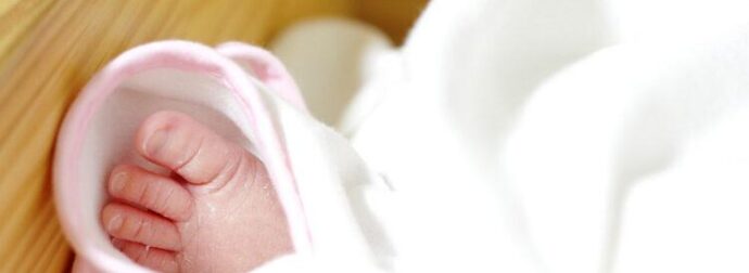 Οι δικαιολογίες της μητέρας του βρέφους: «Το δάγκωναν τα ξαδέρφια του, έπεσε από το καρότσι» – «Αυτοί οι γονείς θα πρέπει να κάτσουν στο σκαμνί, τελεία και παύλα. Πού είναι αυτές οι κοινωνικές υπηρεσίες σε κάθε Δήμο;»