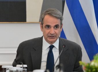 Συναγερμός στο Μαξίμου για την ακρίβεια: Το «πάθημα» του πολέμου και το στοίχημα του πασχαλινού τραπεζιού