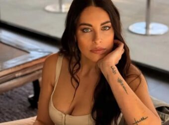 Η Τζούλια έγινε viral με το φόρεμα στο Παναθηναϊκός – Ολυμπιακός (ΦΩΤΟ)