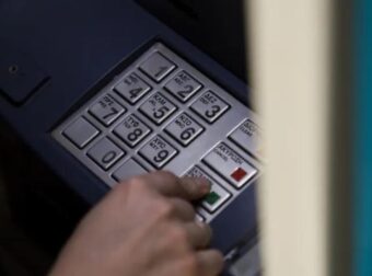 ΕΚΤΑΚΤΟ: ΚΛΕΙΝΟΥΝ ΟΙ ΤΡΑΠΕΖΕΣ – ΠΩΣ ΘΑ ΚΑΝΟΥΜΕ ΤΙΣ ΣΥΝΑΛΛΑΓΕΣ ΜΑΣ