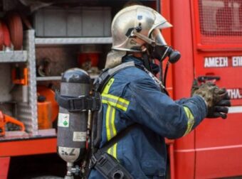 Στις φλόγες κτίριο στον Στρόβολο, εμπρησμό βλέπουν οι Αρχές