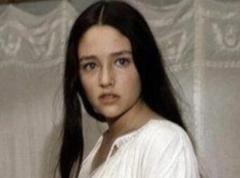 Ολίβια Χάσεϊ: Η ταραχώδης ζωή της “Παναγίας” της σειράς «Ιησούς από τη Ναζαρέτ» – Ο γάμοι και η μάχη με τον καρκίνο