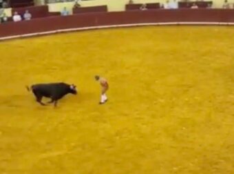 Ταύρος σκότωσε 22χρονο ταυρομάχο στην αρένα – Η σοκαριστική στιγμή