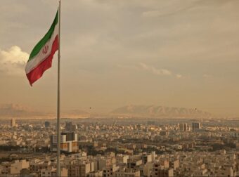 Αγωνία στις ΗΠΑ για τον πιλότο του F-15 που καταρρίφθηκε – Το Ιράν δίνει λύτρα για τη σύλληψή του