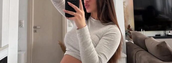 Η Μαριαλένα Ρουμελιώτη ποζάρει σε προχωρημένη εγκυμοσύνη και αποκαλύπτει πόσων εβδομάδων είναι