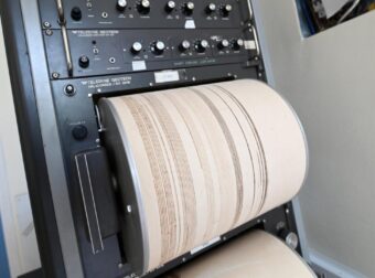 ΣΕΙΣΜΟΣ ΣΤΗΝ ΕΛΛΑΔΑ – ΠΡΟΒΛΗΜΑΤΑ ΣΕ ΔΥΟ ΠΕΡΙΟΧΕΣ