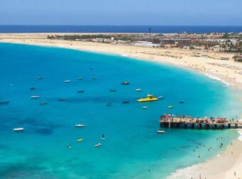 Το επικίνδυνο νησή που όσοι πάνε διακοπές, έχουν μετά τα ίδια συμπτώματα