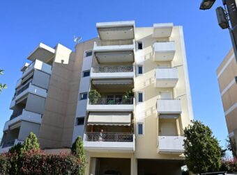 Ανεξήγητη Βουτιά Θανάτου: Έπεσε από τον 4ο όροφο προσγειώθηκε στον 3ο, ανέβηκε ξανά στον 4ο και βούτηξε στο κενό – Θρίλερ με 27χρονη στο Μαρούσι