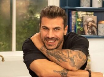 Με υλικά που έχουμε όλες στο σπίτι, χωρίς μίξερ, έτοιμα στο πι και φι: Viral τα πασχαλινά κουλουράκια του Άκη, θα μοσχοβολήσει ο τόπος