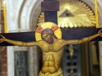 «Σήμερον κρεμάται επί ξύλου»: Τι πρέπει να κάνεις σήμερα, Μεγάλη Πέμπτη και τι απαγορεύεται αυστηρά – Γιατί βάφουμε αυγά;