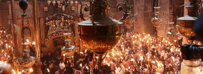 Αυτός είναι ο Έλληνας πολιτικός που θα φέρει το Άγιο Φως από τον Πανάγιο Τάφο – Η κίνηση που θα συζητηθεί!