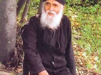 Άγιος Παΐσιος: «Την Μεγάλη Παρασκευή εάν θέλει κάποιος να νıώσει κάτι, δεν πρέπει να κάνει τίποτε άλλο εκτός από…»