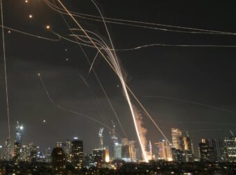 EKTAKTO: ΗΧΗΣΑΝ ΟΙ ΣΕΙΡΗΝΕΣ ΤΟΥ ΠΟΛΕΜΟΥ -ΤΡΕΧΟΥΝ ΟΙ ΕΝΟΠΛΕΣ ΔΥΝΑΜΕΙΣ ΝΑ…