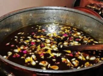 Άγιο Μύρο: Παρασκευάζεται κάθε 10 χρόνια και απαιτεί 57 σπάνια υλικά