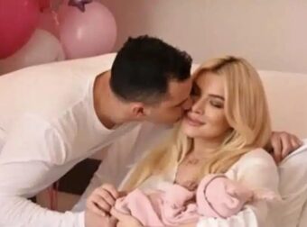 Κατερίνα Καινούργιου: Ο Παναγιώτης Κουτσουμπής ανέβασε φωτογραφία της μικρής κορούλας τους