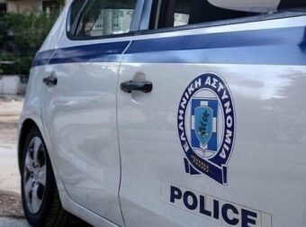 EKTAKTO: Συνελήφθη εγγονή πασίγνωστου πολιτικού – Είχε στην κατοχή της…