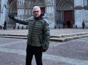 Ο Τάσος Δούσης με ένα άρθρο φωτιά για τους υποκριτές του Πάσχα: «Πώς ήρθες έτσι στον επιτάφιο»