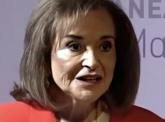 Ντόρα Μπακογιάννη: «Και τι προτείνετε τώρα που έχω παιδί αγνώστου πατρός; Να το καταπιώ;» – Η άγνωστη ιστορία από την περίοδο που ήταν έγκυος