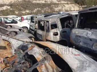 Εικόνες καταστροφής: Κάηκαν ολοσχερώς 11 αυτοκίνητα στο Ηράκλειο