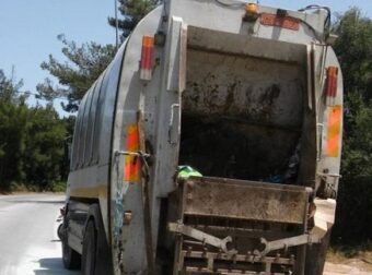 Τραγωδία: Δίκυκλο «καρφώθηκε» σε απορριμματοφόρο – Νεκρός ο οδηγός
