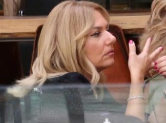 Μόλις μαθεύτηκε – Ράκος η Μεσσαροπούλου έξω από την ΜΕΘ που νοσηλεύεται ο Μυλωνάκης – Οι κινήσεις της