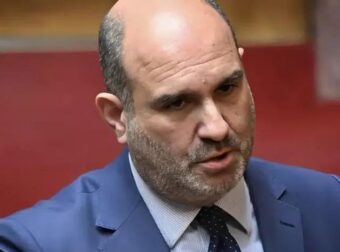 Κασσελάκης: Θέτει θέμα πτυχίου και για τον Μαρκόπουλο – Σκληρή απάντηση