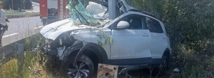 Φρικτό τροχαίο στην Εθνική Οδό: ΙΧ καρφώθηκε σε κολώνα – Σκοτώθηκε η οδηγός