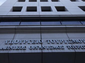 EKTAKTO: Νεκρή γυναίκα σε υπουργείο της Ελλάδας – Οι πρώτες πληροφορίες