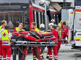 Λεωφορείο έπεσε πάνω σε σούπερ μάρκετ –Αναφορές για νεκρούς και τραυματίες στο Σάλτζμπουργκ