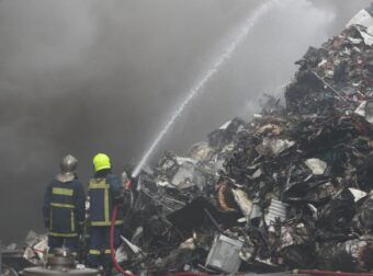 ΦΩΤΙΑ ΤΩΡΑ: ΚΑΙΓΕΤΑΙ ΠΑΣΙΓΝΩΣΤΗ ΕΤΑΙΡΙΑ ΤΗΣ ΘΕΣΣΑΛΟΝΙΚΗΣ – ΜΗΝΥΜΑ 112 ΣΤΟΥΣ ΚΑΤΟΙΚΟΥΣ