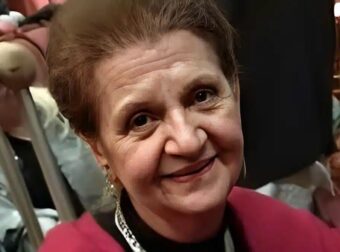 Πέθανε πρωί από ανακοπή την ώρα που κολυμπούσε η γνωστή ηθοποιός του ελληνικού κινηματογράφου