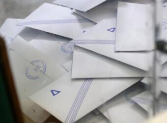 Δημοσκόπηση που αλλάζει τα πάντα: Πόσο xάνει η ΝΔ – Ποιοι είναι πλέον δεύτερο και τρίτο κόμμα