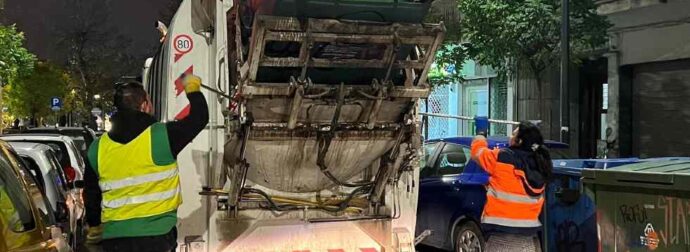 Αδιανόητο περιστατικό τα ξημερώματα: Άστεγος κοιμόταν μέσα σε κάδο και κατέληξε στην πρέσα απορριμματοφόρου